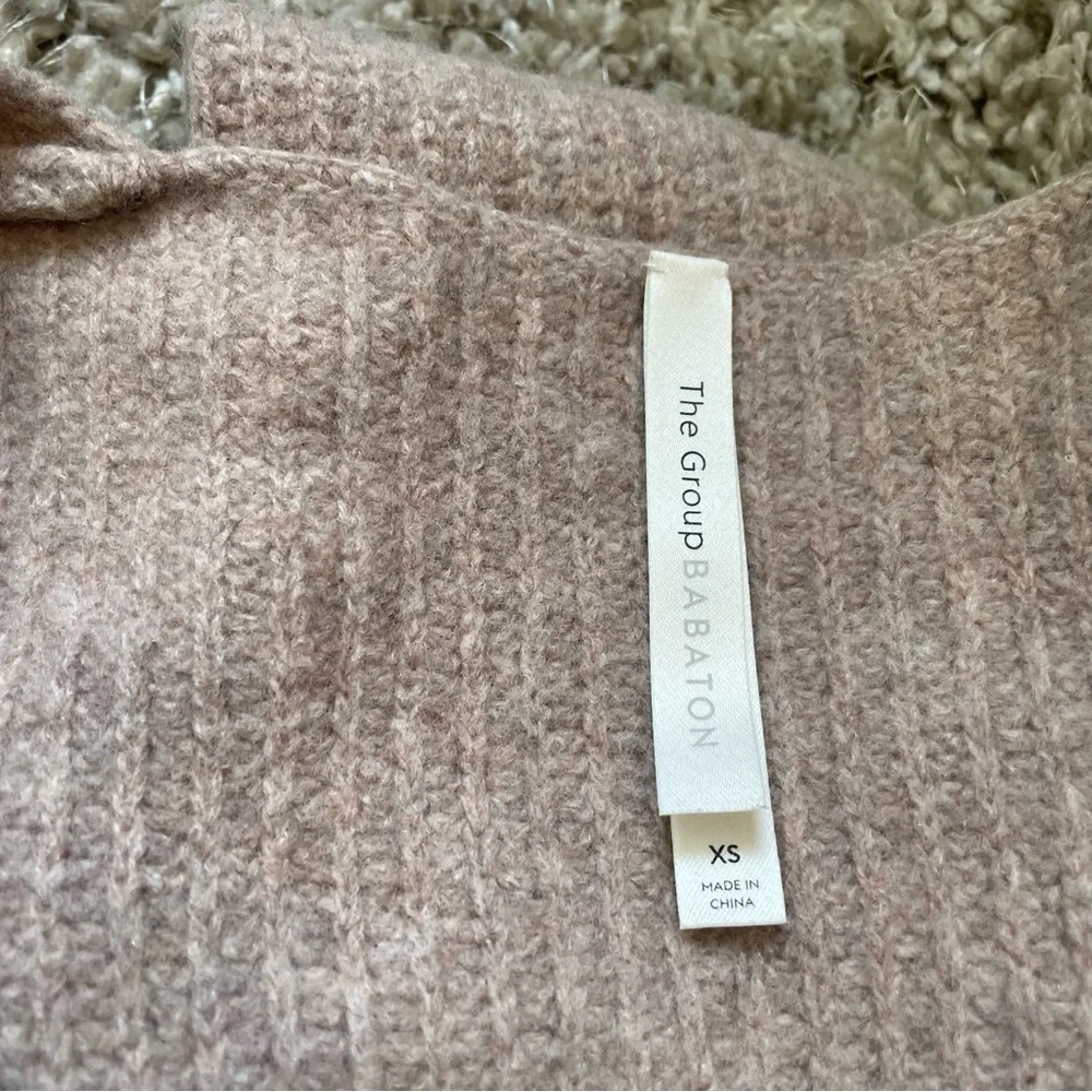 Aritzia babaton mondo sweater. Lightweight non-itchy Merino wool. Size X-Small - Picture 8 of 11